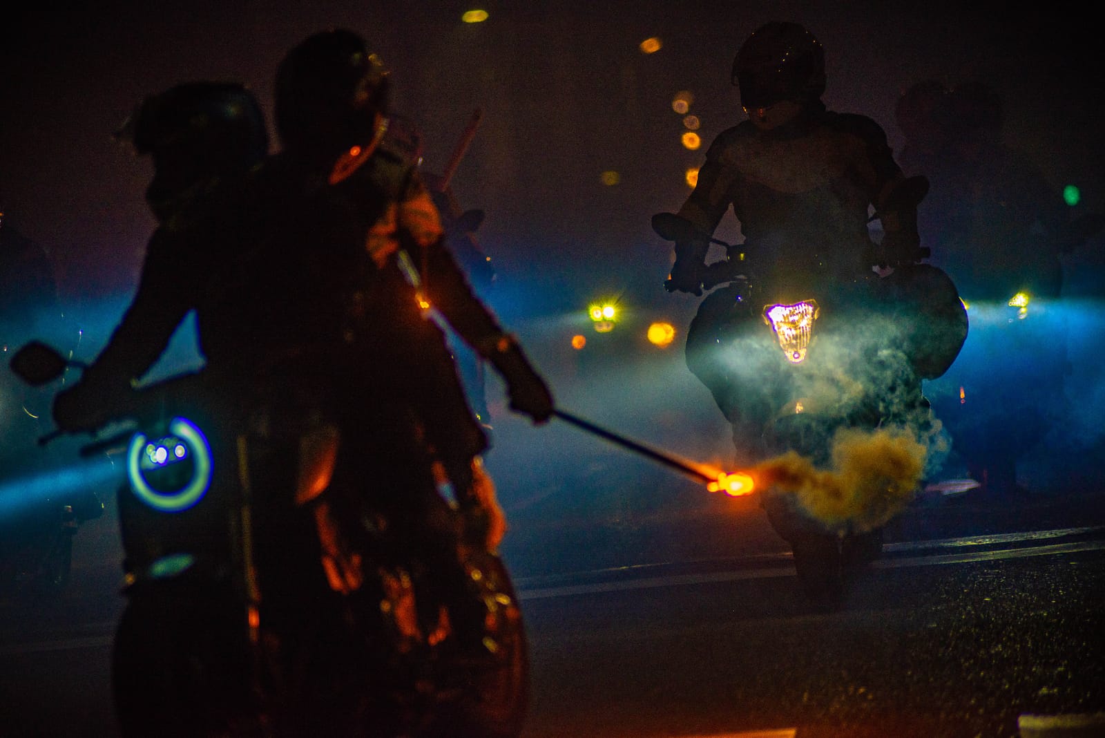 Parade nocturne de motos lors de la Moto Week Guyane